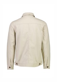 Giacca in cotone beige con colletto, maniche lunghe e polsini abbottonati. Presenta due cuciture posteriori e un orlo diritto.