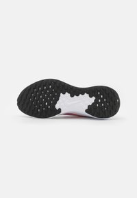 Nike Performance REVOLUTION 7 - Laufschuh Straße - white/hyper crimson/beyond pink/black