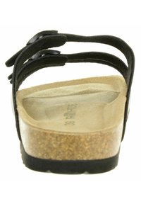 Černé sandály se dvěma nastavitelnými pásky, korkovou stélkou a texturovanou béžovou vnitřní částí. Odolná gumová podrážka s mírným zvýšením a dobrou přilnavostí.