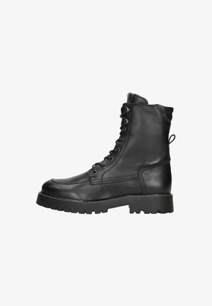 Zwarte leren enkelbotten met een ronde neus, vetersluiting, gevoerde kraag en een robuuste, gestructureerde rubberen zool met een kenmerkend loopvlakpatroon.