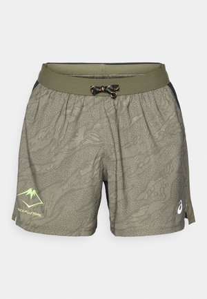 Gröna mönstrade shorts med elastisk midja och svarta sidodetaljer. Har en dragsko och en logotyp på den nedre framsidan.