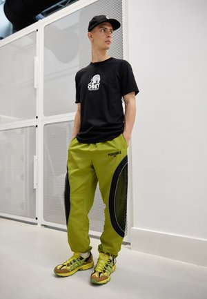 UNITE - Printtipaita - black