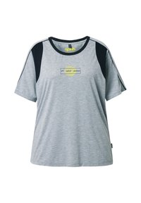 Graues T-Shirt mit kurzen Ärmeln aus weichem Stoff mit schwarzen Schulterakzenten. Verfügt über einen Rundhalsausschnitt und einen gelben Druck.