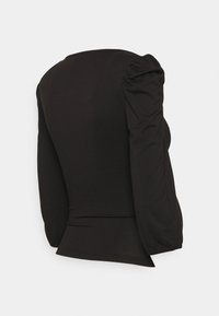 Top preto de mangas longas feito de tecido elástico. Apresenta mangas bufantes e uma silhueta justa com uma bainha curva na parte de trás.