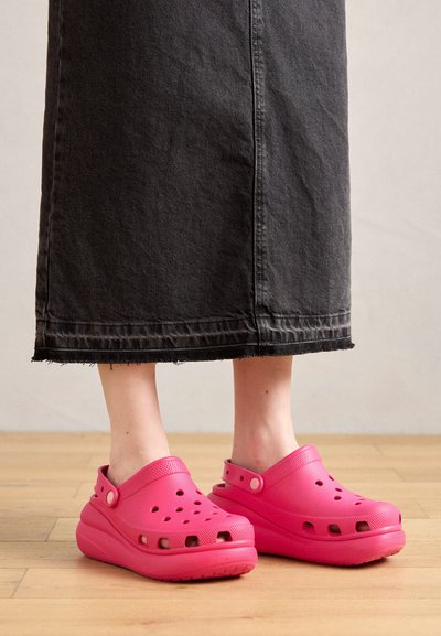 CRUSH - Mules à talons - dragon fruit