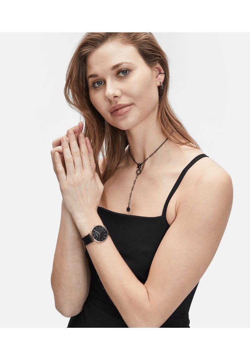 Damen Halsketten | Liebeskind Berlin Ohrringe schwarz - WG07567 Damen Halsketten | Liebeskind Berlin Ohrringe schwarz - WG07567