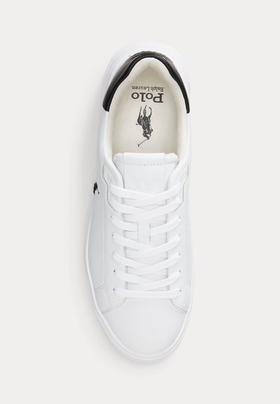 Valge nahast Polo Ralph Laureni vabaajajalats valgete paelte, musta kanderaami ja musta polo mängija logoga sise- ning külgede peal.