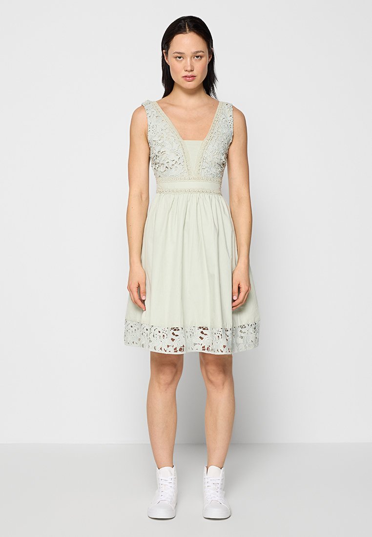 Guess Jurk lichtgrijs