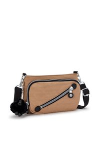 Borsa a tracolla in nylon tan con dettagli neri, caratterizzata da una cerniera decorativa, un charm pom-pom e una tracolla regolabile per maggiore versatilità.