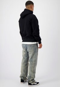 Thumbnail Image 3
