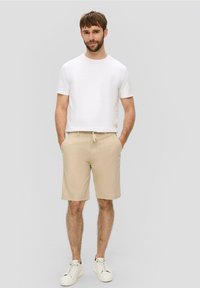s.Oliver RELAXED FIT - Shorts - beige