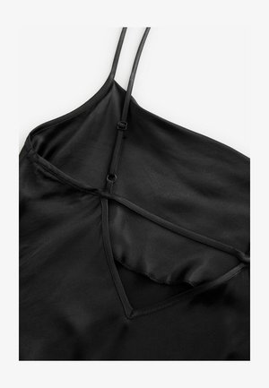 Czarna satynowa sukienka na ramiączkach z cienkimi regulowanymi paskami, dekoltem w kształcie litery V i warstwowym wzornictwem oraz gładką, błyszczącą fakturą.