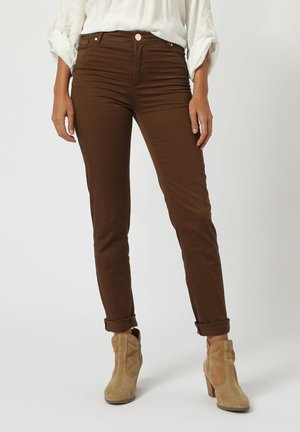 CINCO BOLSILLOS - Pantalones - marron