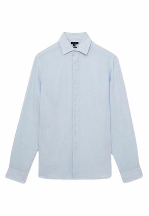 Camisa de manga larga celeste, hecha de lino, con botones en la parte delantera, cuello clásico y puños abotonados, todo con una tela ligeramente texturizada.