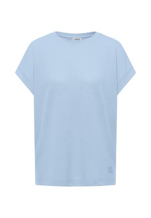 Haut tricoté bleu clair à manches courtes avec encolure ronde et petit détail logo près de l'ourlet sur fond blanc.