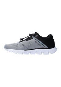 Graue und schwarze Sportschuhe mit einem atmungsaktiven Mesh-Obermaterial, strukturierter Oberfläche, elastischen Schnürsenkeln und einer weißen Gummisohle mit ausgeprägten Rillen.