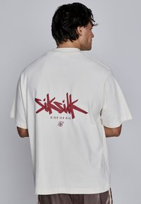 Camiseta estampada - ecru red