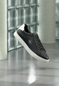 Δεν επιλέχθηκε, black/bright white
