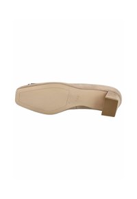 Tacco in suede beige con una suola quadrata in gomma texturizzata. Presenta un tacco a blocco basso e contorni lisci e arrotondati senza decorazioni.