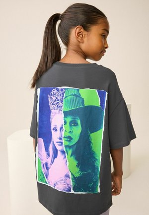 Grijze oversized t-shirt met een levendige grafische print van twee gezichten in roze en groen. Korte mouwen en een losse pasvorm.