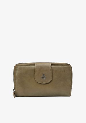 Cartera de cuero verde oliva con cierre de cremallera, solapa frontal con botón a presión y un emblema de ancla plateado. Textura suave y forma rectangular.