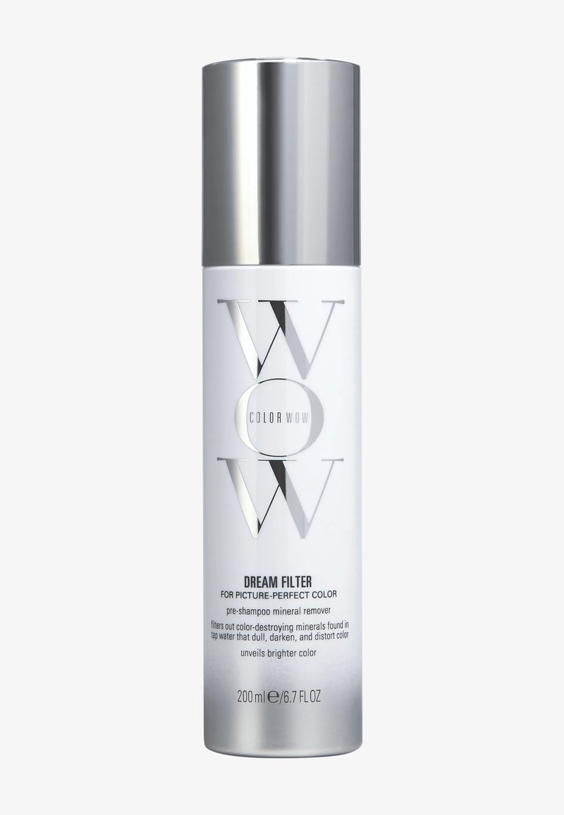 Biała i srebrna cylindryczna butelka z etykietą Color Wow Dream Filter, mineralny preparat usuwający przed szamponem, 200 ml do ochrony koloru włosów.