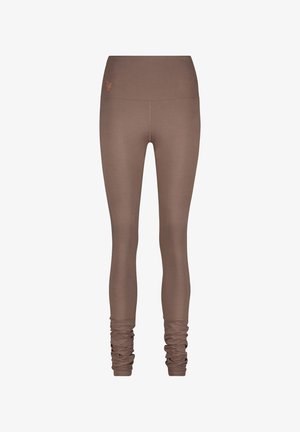 Ruske legginge valmistatud siledast ja venivast materjalist, kõrge vöökoha ja kogutud pahkluude disainiga, kus on peen oranž brändimine.