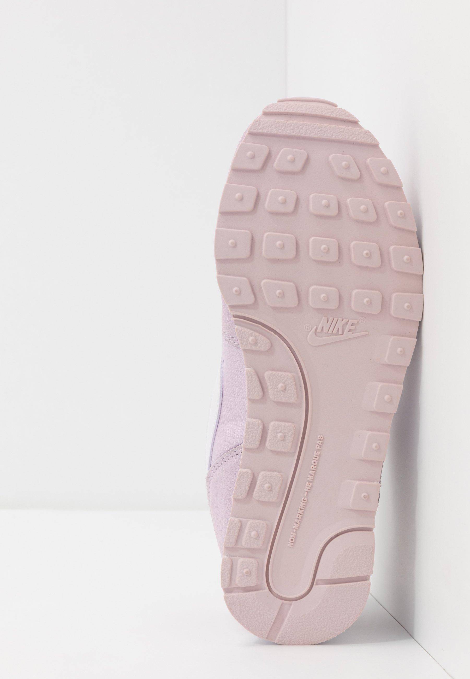 nike sportswear runner 2