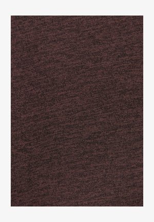 Close-up van donkerbruin gebreid stof met een fijne, gelijkmatige textuur en subtiele kleurvariaties.