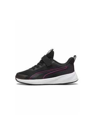 Baskets de sport noires avec semelle blanche, bande violette, dessus en mesh, fermeture lacets et velcro, et languette au talon.