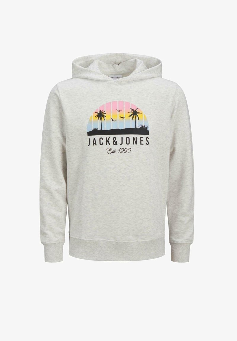 Sudadera con capucha gris claro, hecha de una tela suave, que presenta un gráfico de un atardecer con palmeras y el texto "JACK&JONES Est. 1990."