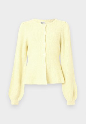 Svetložltý pletený kardigán s okrúhlym výstrihom, dlhými nafúknutými rukávmi, zapínaním na päť gombíkov a mierne rozšíreným lemom. Textúrovaný žebrovaný vzor.