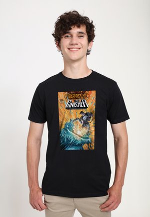 Czarna bawełniana koszulka z kolorowym wzorem komiksowym, z tytułem "Wojna Królestw: Punisher" i akcją w centralnej części.