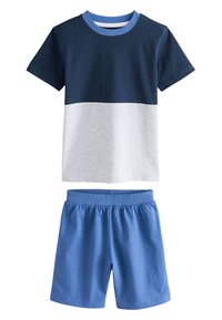 Costum pentru băieți cu mânecă scurtă, format dintr-un tricou cu blocuri de culoare navy și gri deschis și pantaloni scurți elastici, uni, de culoare albastru solid.