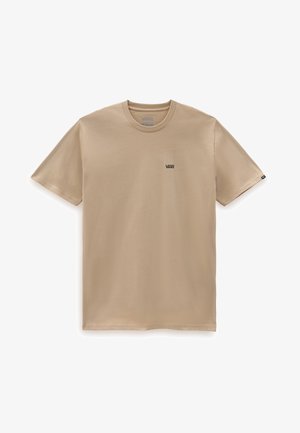 Beige lyhythihainen t-paita, jossa on pieni musta Vans-logo vasemmassa rinnassa, esillä valkoista taustaa vasten.