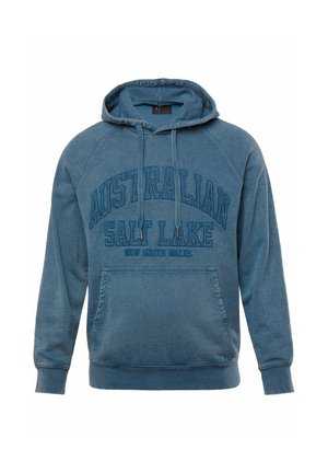 Sudadera con capucha en azul desgastado, con un bolsillo tipo canguro, puños acanalados y un texto en negrita que dice "AUSTRALIAN SALT LAKE NEW SOUTH WALES". Textura suave.