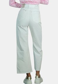 Denny Rose Jeans a zampa - bianco