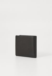 Cartera de cuero negro con superficie texturizada, forma rectangular y costuras limpias. Diseño compacto adecuado para tarjetas y efectivo.