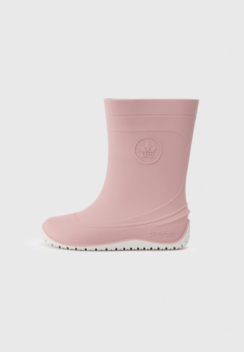 Botte en caoutchouc rose avec un bout arrondi et un design minimaliste. Présente un logo en relief sur le côté et une semelle texturée blanche pour une meilleure traction.