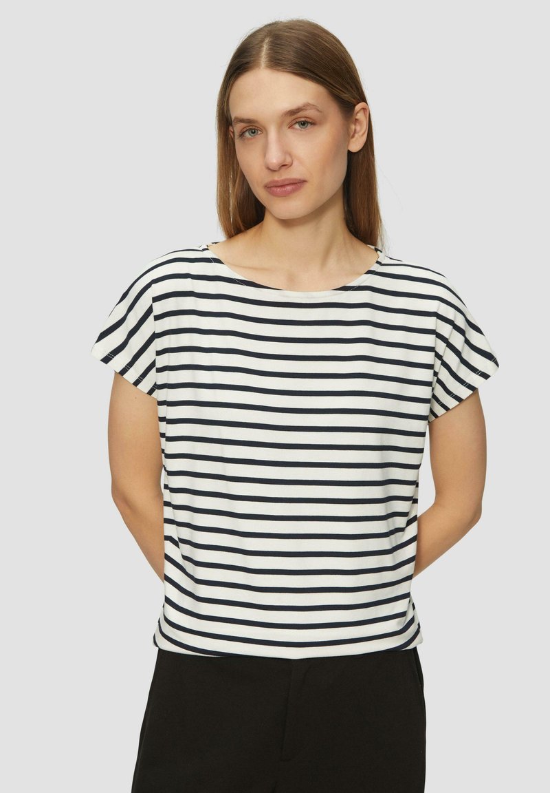 Gestreepte t-shirt met korte mouwen, met marineblauwe en witte horizontale strepen, ronde halslijn en zachte katoenen stof. Relaxte pasvorm.