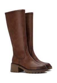 Stivali al ginocchio in pelle marrone con una texture liscia, punta tonda e suola spessa e robusta. Presentano cuciture sottili e un tacco quadrato basso.