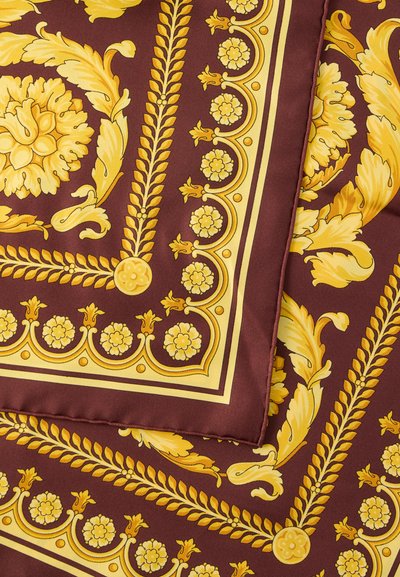 Eșarfă de mătase cu fundal bordo închis și modele florale și geometrice aurii detaliate, marginită cu accente și detalii aurii.
