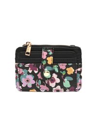 Černá peněženka na karty s barevným květinovým vzorem, zlatým zipem a zapínáním na patku na bílém pozadí.