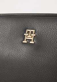 Tommy Hilfiger LEGACY MINI  - Skuldertasker - black