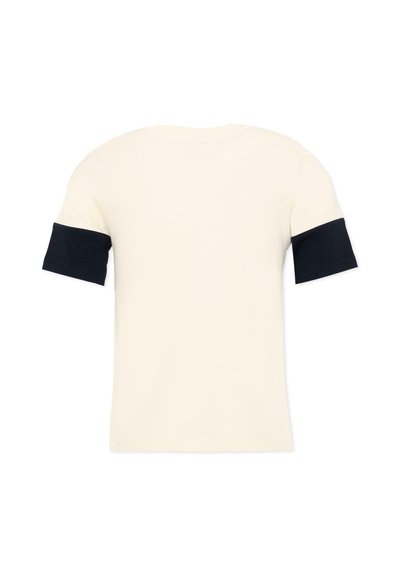 Maglietta a maniche corte con corpo color crema e polsini neri, vista da dietro su sfondo bianco.