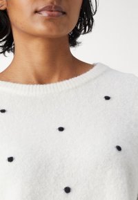 Gestuz Strickpullover - white