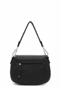 Czarna skórzana torebka o fakturowanej powierzchni, wyposażona w przednią kieszeń na zamek, plecioną rączkę oraz srebrne akcenty metalowe.