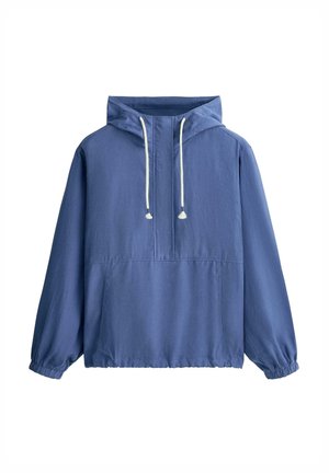 Blauer Pullover-Hoodie mit langen Ärmeln, weißen Kordeln, elastischen Bündchen und einer vorderen Kängurutasche, vor weißem Hintergrund.