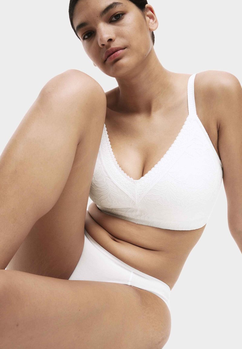 Marks &amp; Spencer Donna Reggiseno Balconette Imbottito Multiway, Colore Bianco, Taglia 34D