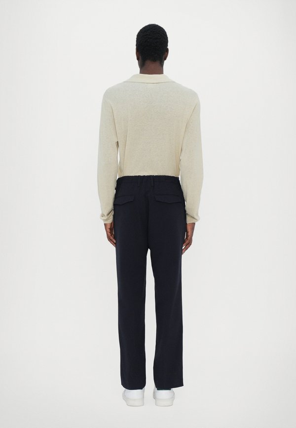 JUN OXY TECH STRETCH PANTS - Trousers4